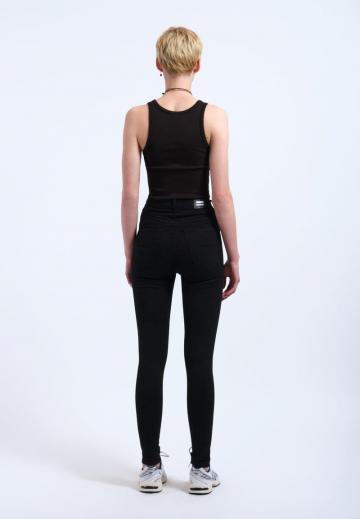 Узкие джинсы