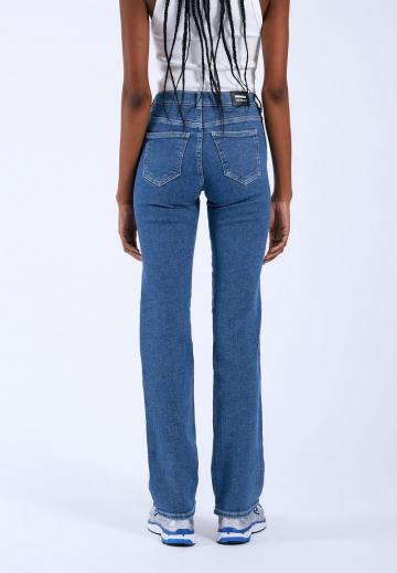 Прямые джинсы