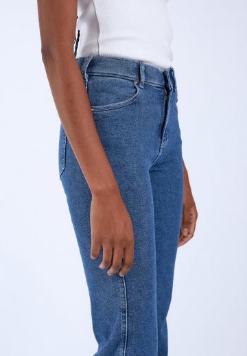 Прямые джинсы