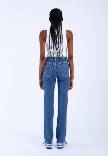 Прямые джинсы