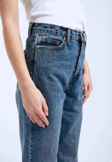 Прямые джинсы