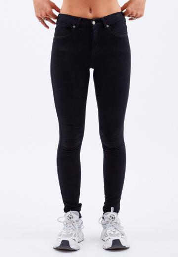 Узкие джинсы