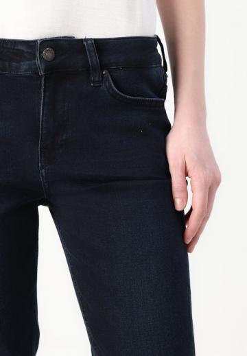 Узкие джинсы