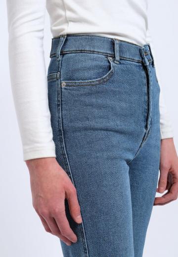 Прямые джинсы