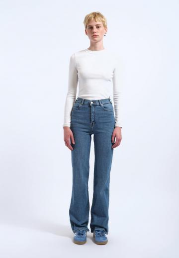 Прямые джинсы