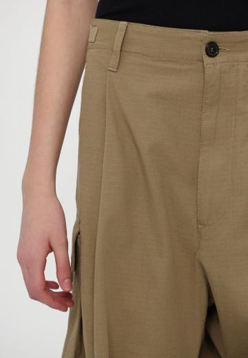 Брюки с накладными карманами
