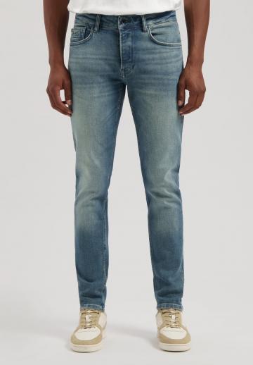 Узкие джинсы