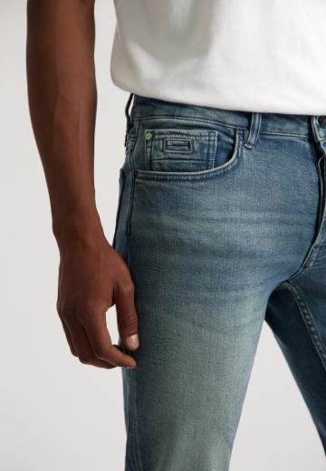 Узкие джинсы