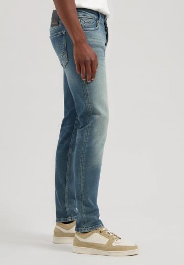 Узкие джинсы