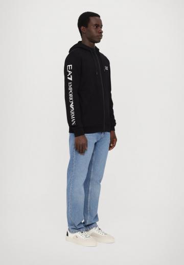 Спортивная кофта