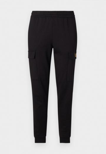 Брюки с накладными карманами