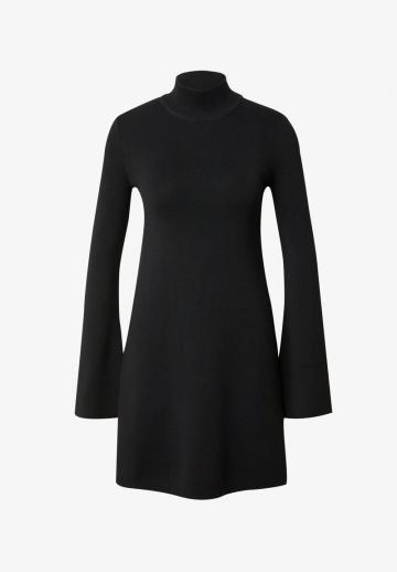 Вязаное платье