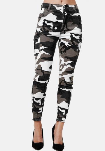 Брюки с накладными карманами