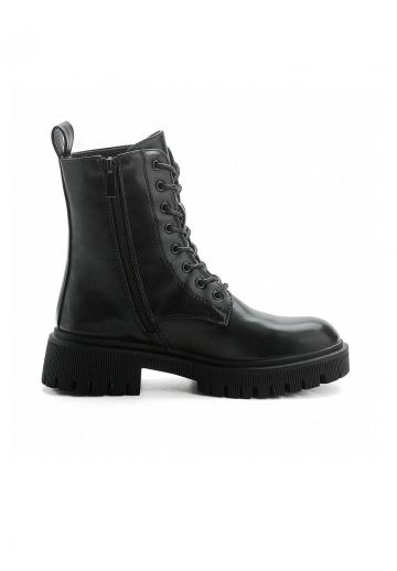 Ботинки на шнуровке
