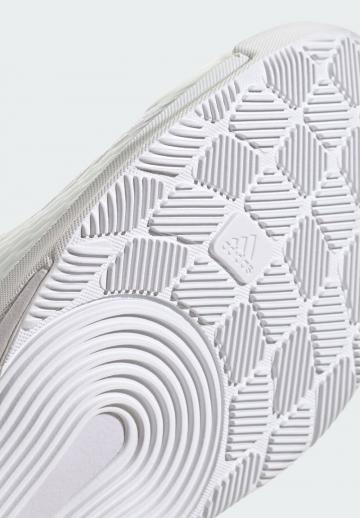 Кроссовки для зала