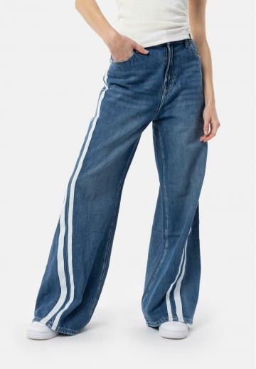 Клешеные джинсы