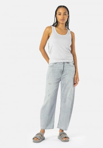 Короткие джинсы