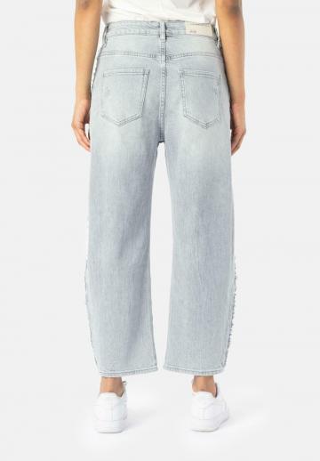 Короткие джинсы