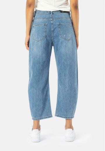 Короткие джинсы