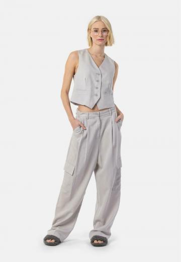 Брюки с накладными карманами