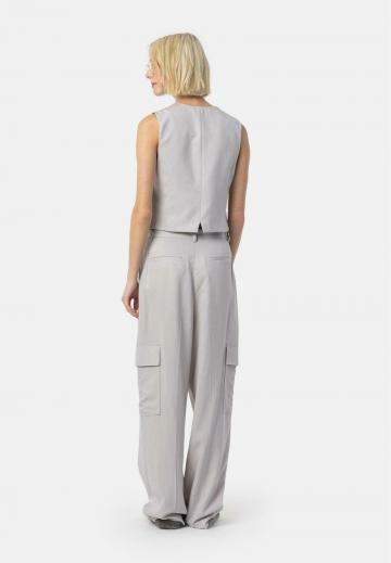 Брюки с накладными карманами