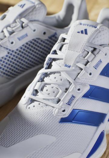 Кроссовки для зала