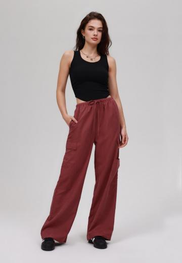 Брюки с накладными карманами