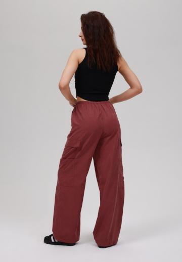 Брюки с накладными карманами