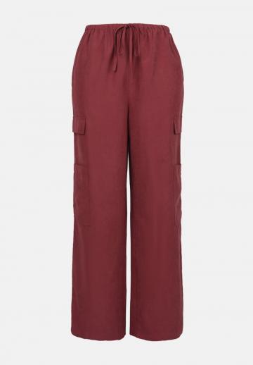 Брюки с накладными карманами