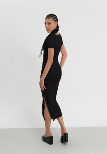 Платье футляр