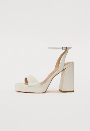 Гандбольные кроссовки