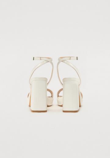 Гандбольные кроссовки