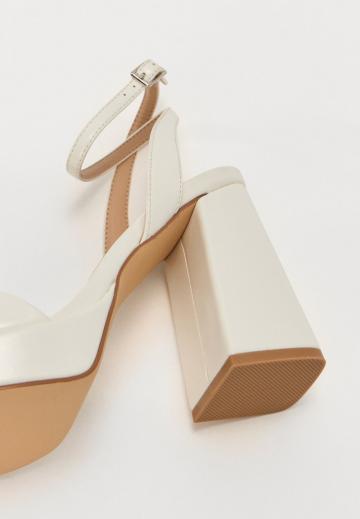 Гандбольные кроссовки