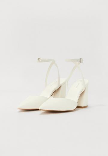 Туфли на высоком каблуке