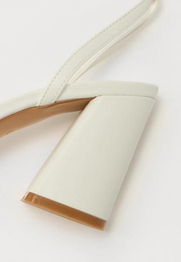 Туфли на высоком каблуке