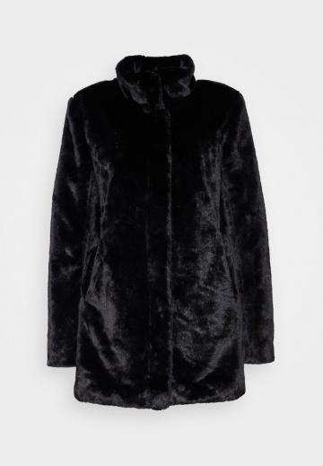 Короткое пальто