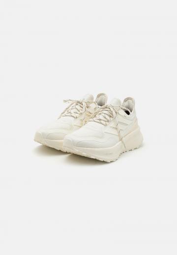 Беговые кроссовки