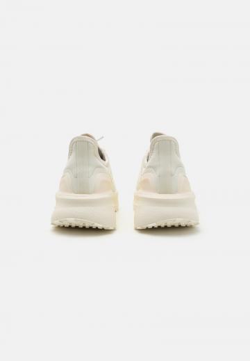 Беговые кроссовки