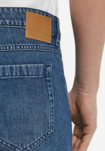 Прямые джинсы