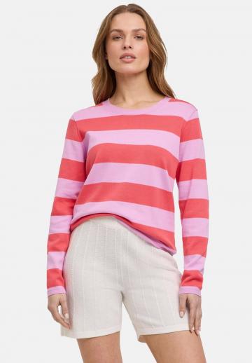 Пуловер в полоску