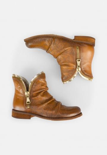 Широкие сапоги