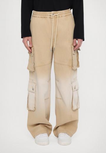 Брюки с накладными карманами