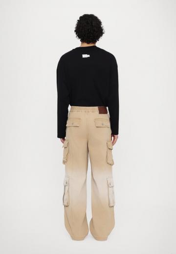 Брюки с накладными карманами