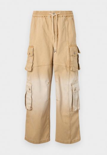 Брюки с накладными карманами