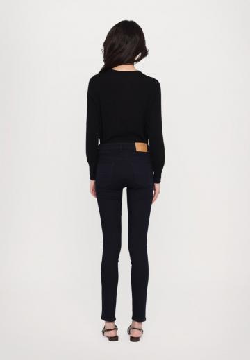 Узкие джинсы