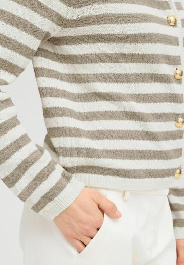 Вязаная кофта