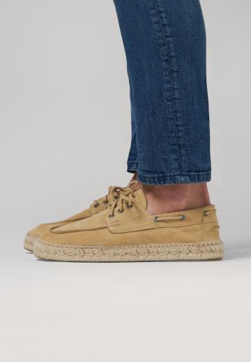 Ботинки на шнуровке