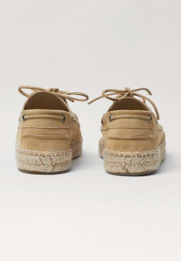 Ботинки на шнуровке