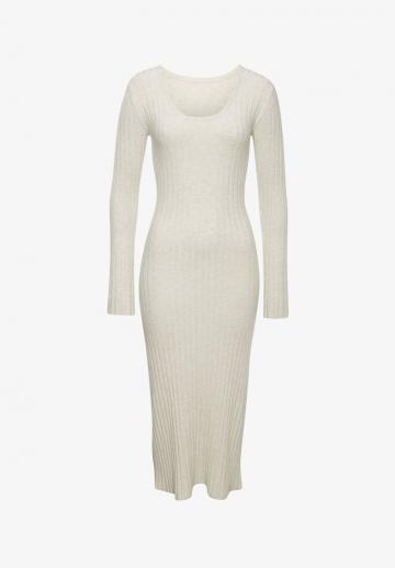 Вязаное платье