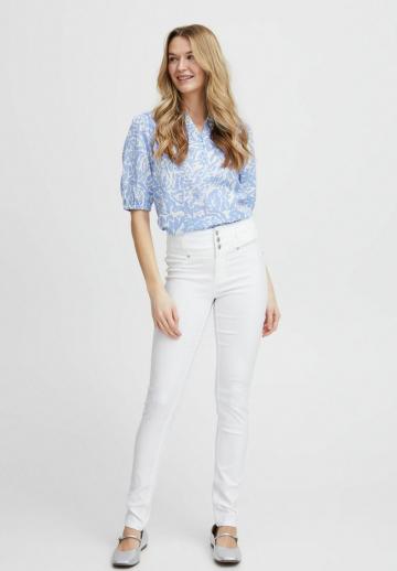 Узкие джинсы